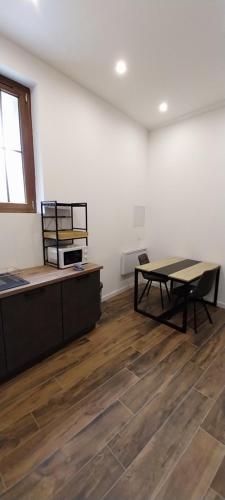 Photo de la galerie de l'établissement Appartement neuf, plein centre, quartier paisible, à Aubagne