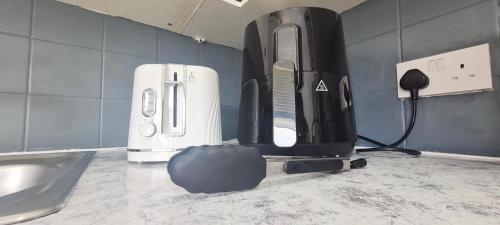 a appliance on a counter in a kitchen at Westcliff-On-Sea Modern 2 Bedroom Apartment - FREE Parking in Southend-on-Sea
