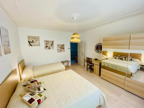 Ένα ή περισσότερα κρεβάτια σε δωμάτιο στο Laura's House