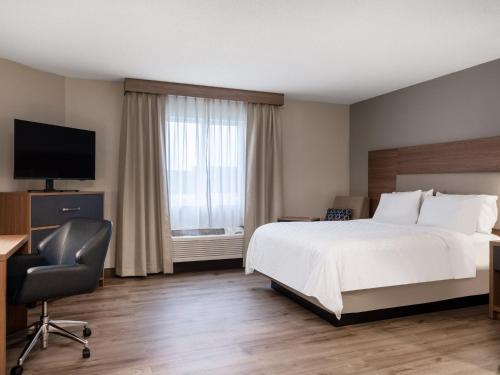 Postel nebo postele na pokoji v ubytování Candlewood Suites Rockford by IHG