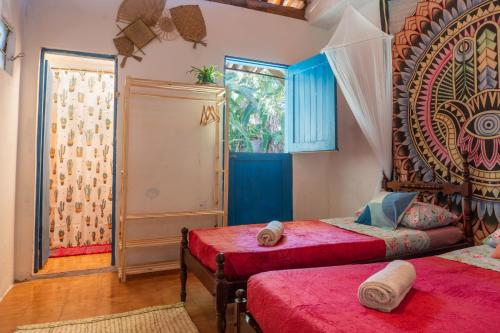 En eller flere senge i et værelse på Casamor Café e Hospedaria Praia de Algodões