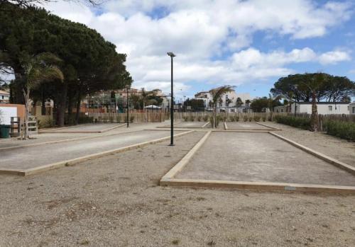 Photo de la galerie de l'établissement Camping 4 étoiles Mobil-Home Haut de Gamme Neuf 6 à 8 pers, à Canet