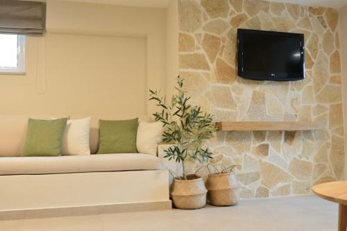 Μια τηλεόραση ή/και κέντρο ψυχαγωγίας στο Villa Fleria Seaside Studios & Apts