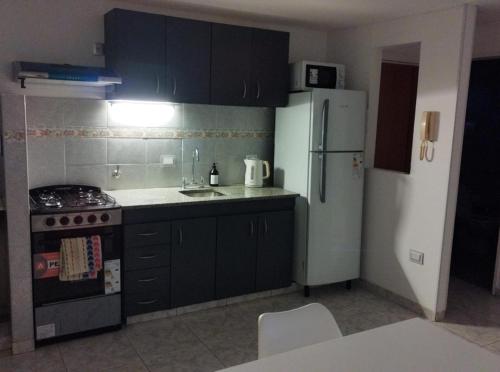 Dapur atau dapur kecil di Tu lugar en la plata
