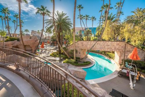 Πισίνα στο ή κοντά στο MGM Signature 8-816 Jacuzzi Studio