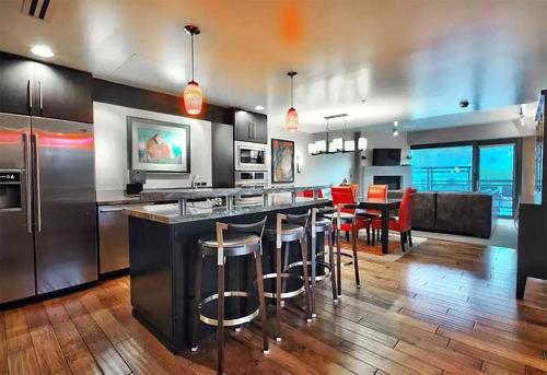 a kitchen and dining room with a bar and chairs at Main & SKY by EXMAR in Park City