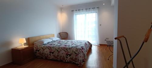 a small bedroom with a bed and a window at Cantinho da Saudade in Góis