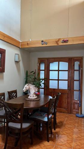 a dining room with a wooden table and chairs at Habitación con baño privado in La Serena