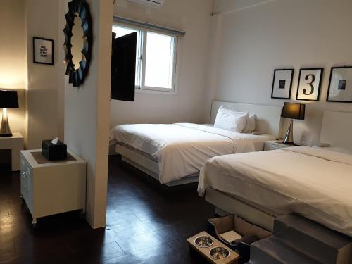 a hotel room with two beds and a window at Gout Stay in Daegu