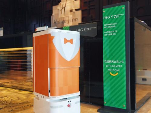 a box is standing next to a sign at Holiday Inn Chengdu Century City-EastTower in Chengdu