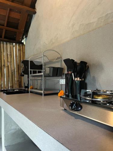 Kuchyň nebo kuchyňský kout v ubytování Varmana Ubud Guest House