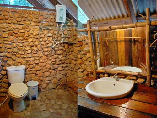 Et badeværelse på Bonhomie Beach Cottage