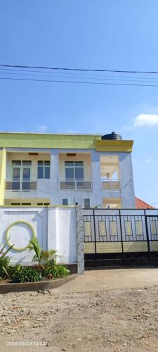 El edificio en el que está el departamento