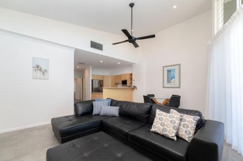Χώρος καθιστικού στο Twin Quays Noosa