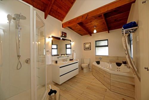 Koupelna v ubytování Coromandel Central Cottage Luxury w Spa