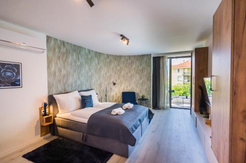 Postel nebo postele na pokoji v ubytování MyFlat Wave 36 Suite