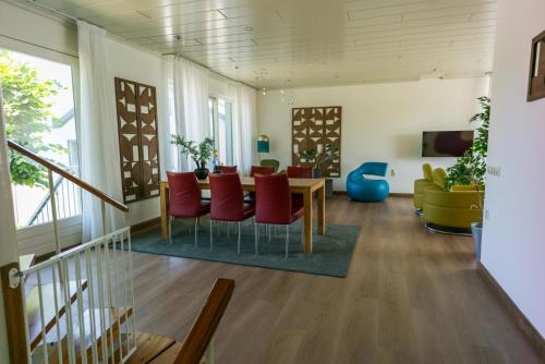 a dining room with a table and chairs at Roggebroek 44 in Stavoren