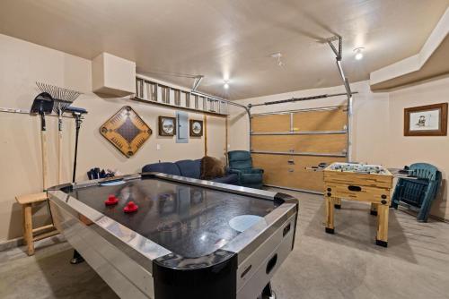 a living room with a ping pong table in it at Chinook House MCA 1219 - Meredith Lodging in Manzanita