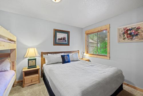 a bedroom with a bed and a window at Chinook House MCA 1219 - Meredith Lodging in Manzanita