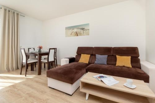 Jasny Apartament w Gdyni z Parkingiem by Rent like home