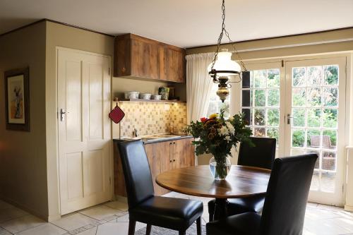 Kuchyň nebo kuchyňský kout v ubytování Lovely Kaapgracht, rental unit with free parking