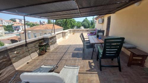 Apartment in centre with huge terace