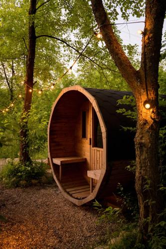 Κήπος έξω από το Dacza Puchacza Glamping