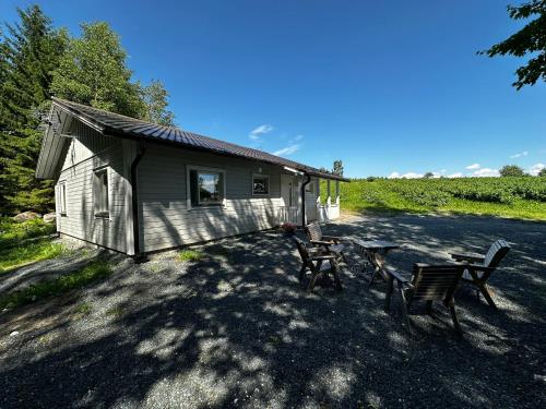 a small shed with two benches in front of it at Maatilamatkailu Jänisvaara in Kolinkylä