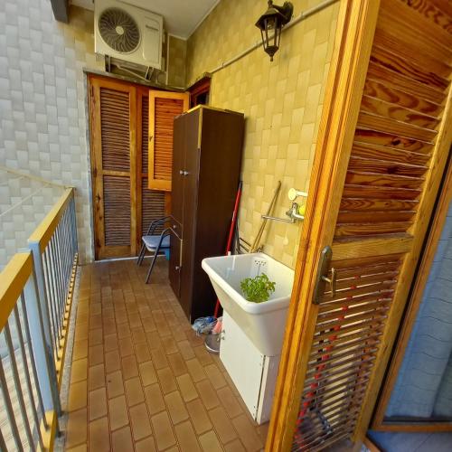 a bathroom with a sink in a room at uriel 4 in Giovinazzo