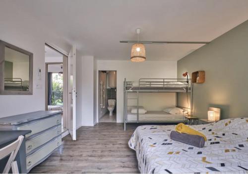 Photo de la galerie de l'établissement Gîte Laportella - Chambre, à Corbelin