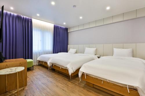 Postel nebo postele na pokoji v ubytování Hotel Langsam