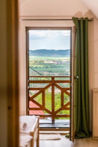 a room with a large window with a view at Centrum Spokoju - Domki w Karkonoszach in Podgórzyn