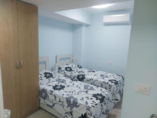 Ένα ή περισσότερα κρεβάτια σε δωμάτιο στο 3 Bedroom in Ramat Beit Shemesh