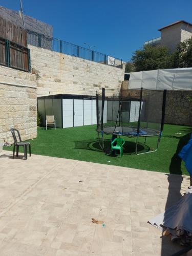 Κήπος έξω από το 3 Bedroom in Ramat Beit Shemesh