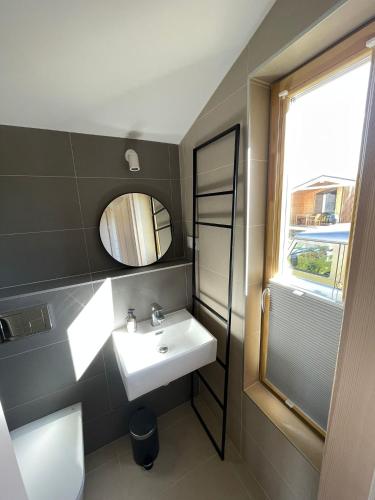 Un baño de 203-Tiny House an der Elbe