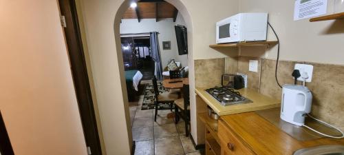 Una cocina o zona de cocina en B My Guest