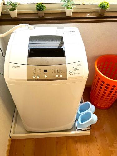 a toaster oven sitting on top of a shelf at 秋田ゲストハウス　BASE464 in Akita
