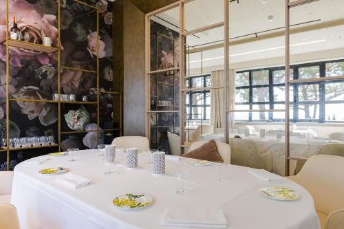 a dining room with a white table and chairs at FH55 Hotel Villa Fiesole in Fiesole