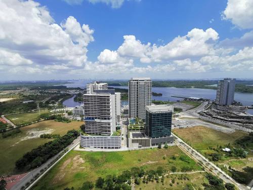 an aerial view of a city with tall buildings at Almas Suites スタイリッシュ無印良品スタジオ ステラ国際学校まで徒歩2分 STAY in Nusajaya