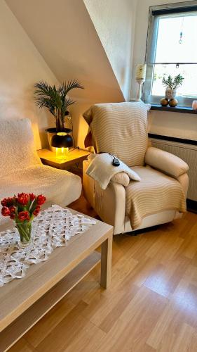 a living room with a couch and a table at Traveller Awards 2025 - Nordeifel FW 75 m2 mit 50 m2 Terasse- Thermen-Badewelt, Phanasialand, Köln, Bonn, Eifelwanderung oder nur mal so zum entspannen in Euskirchen