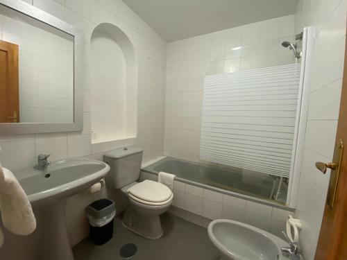 Koupelna v ubytování Duplex Turisticos MojaMar Playa