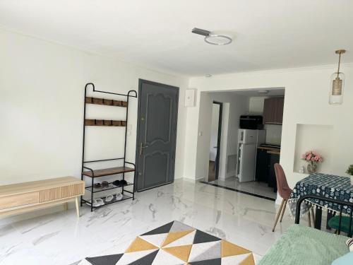 Photo de la galerie de l'établissement Joli F2 rénové avec terrasse et jardin proche tram, à LʼÉtang-la-Ville