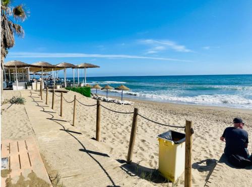 Casa de 5 Dormitorios Cerca de la Playa en Marbella Elviria photo 26