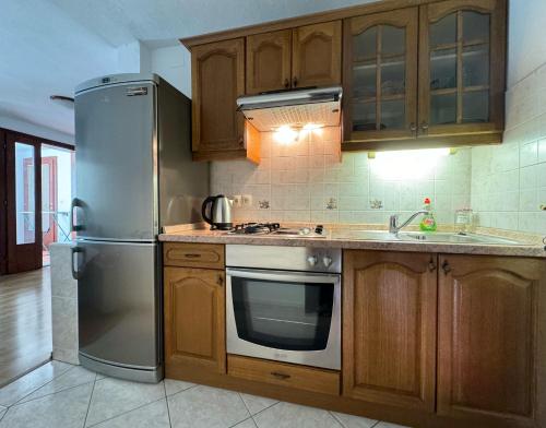 Apartments Tea Katnic - 50 m from the beach & private parking