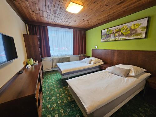 Un ou plusieurs lits dans un hébergement de l'établissement Hotel Tetřeví Boudy