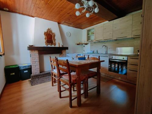 Η κουζίνα ή μικρή κουζίνα στο Casa Vacanze IL BOSCACCIO "Casa Serena"