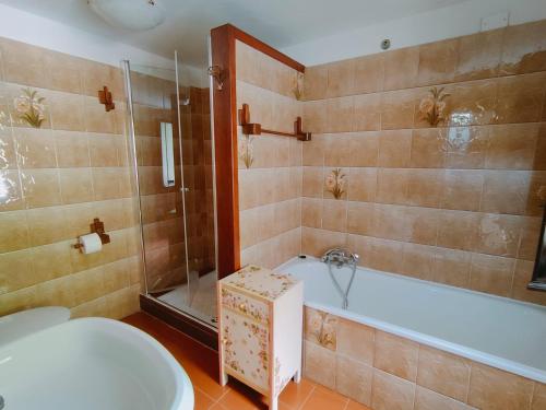 Ένα μπάνιο στο Casa Vacanze IL BOSCACCIO "Casa Serena"