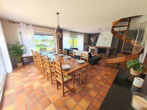 Photo de la galerie de l'établissement Gîte Au Cèdre, à Puys