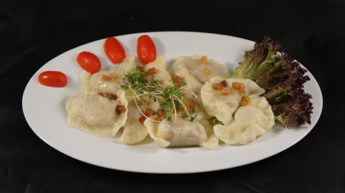 インの敷地内または近くでの食事または食べ物