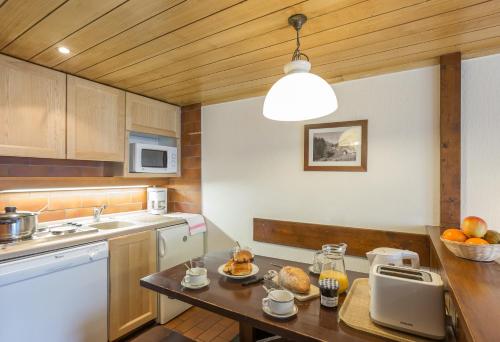 Η κουζίνα ή μικρή κουζίνα στο Résidence Pierre & Vacances Le Mont d'Arbois